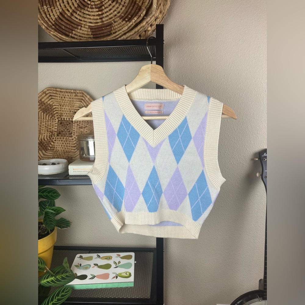 URBAN OUTFITTERS size small. Mini sweater vest